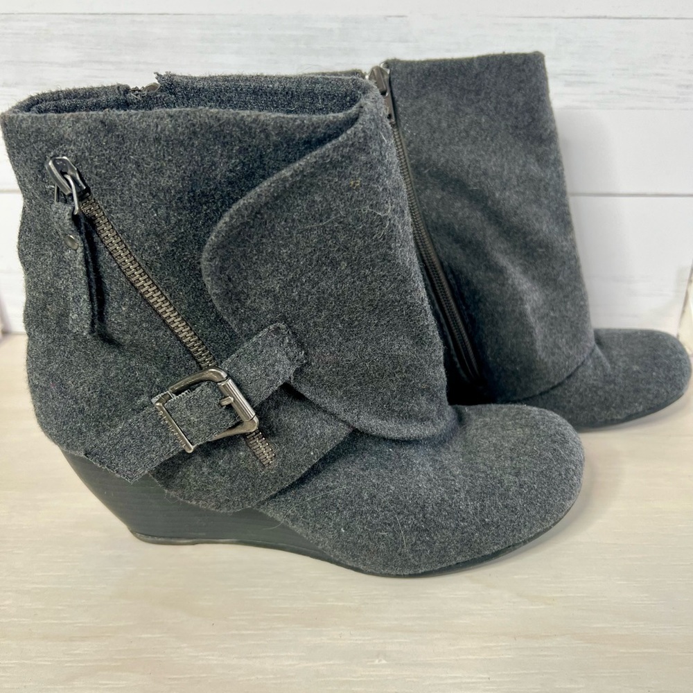 Blowfish Booties - image 1